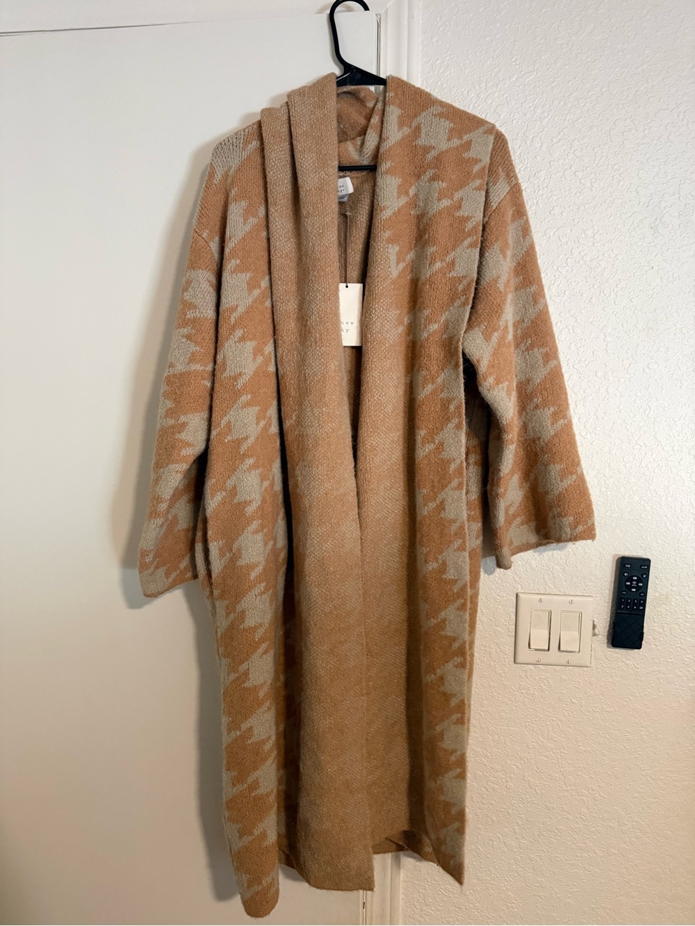 a new day Camel and Cream Houndstooth Open Cardigan Sweater - Picture 4 of 7